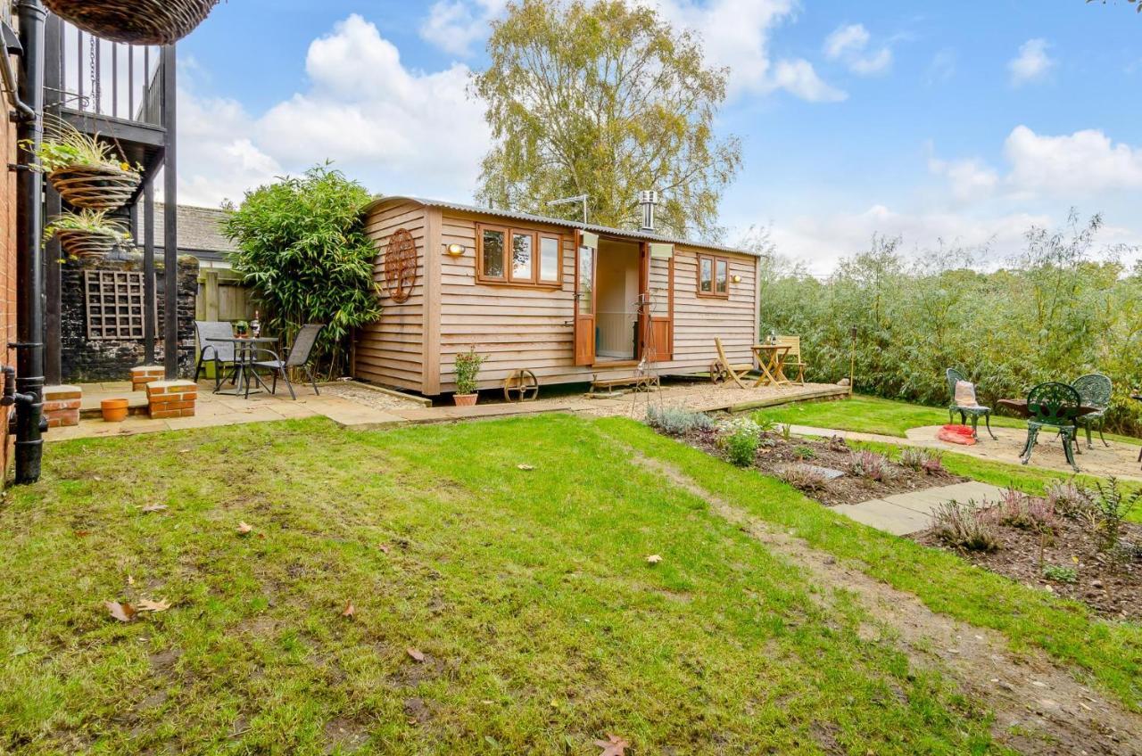 Hayloft And Shepherds Hut In Norfolk Broads With Fire Pit And Bbq From Ginger And Gold Ranworth Exterior foto